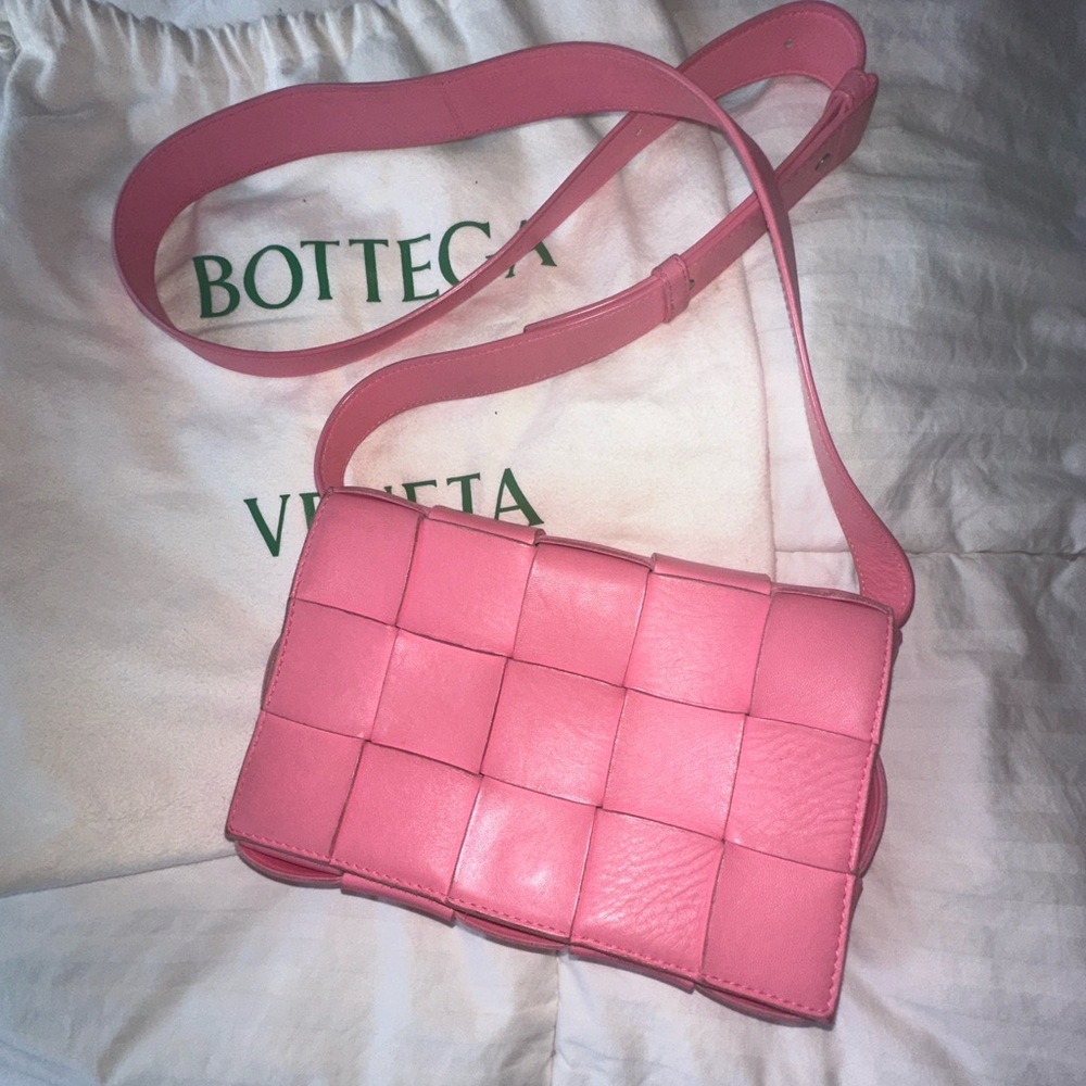 Bottega Veneta Cassette Crossbody Bag in Pink Leather